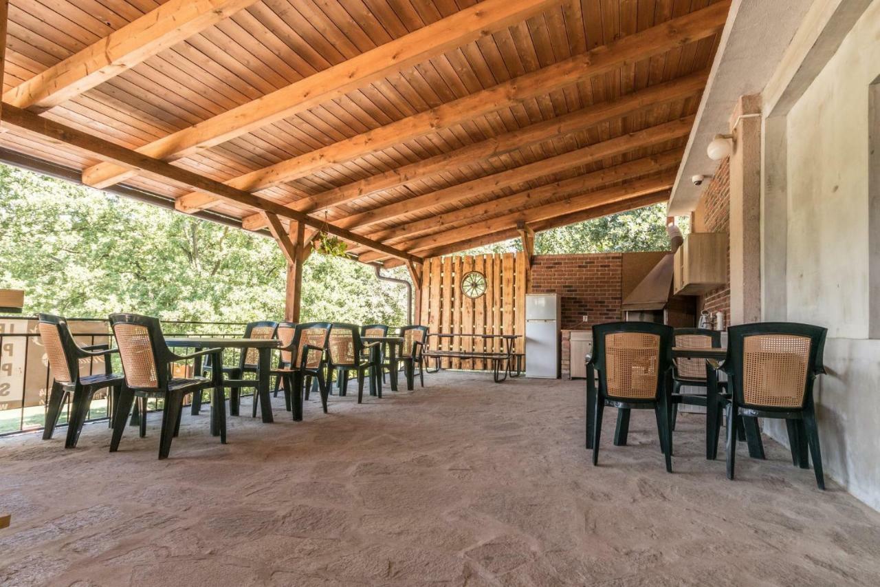 Restaurace Penzion Pod Sumarnikem Tvarozna Lhota Kültér fotó
