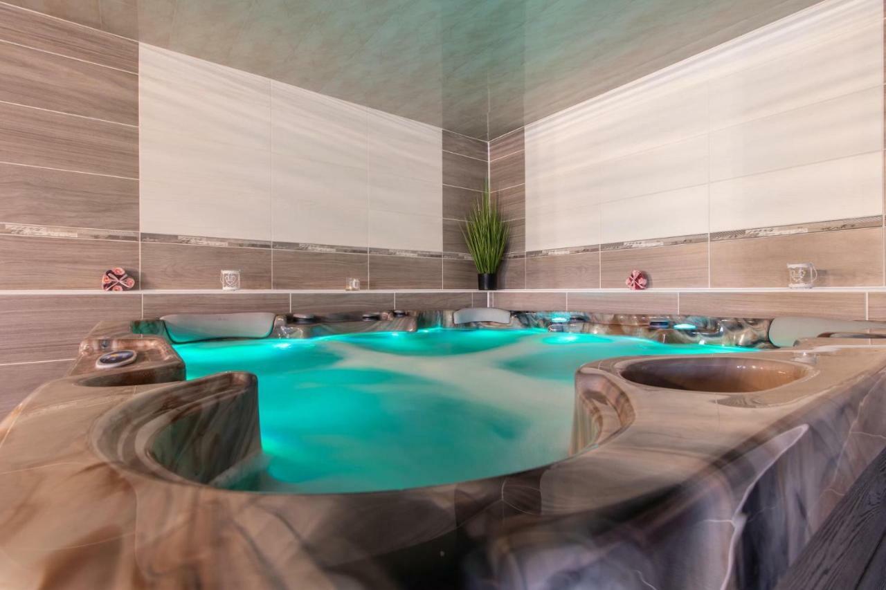Restaurace Penzion Pod Sumarnikem Tvarozna Lhota Kültér fotó