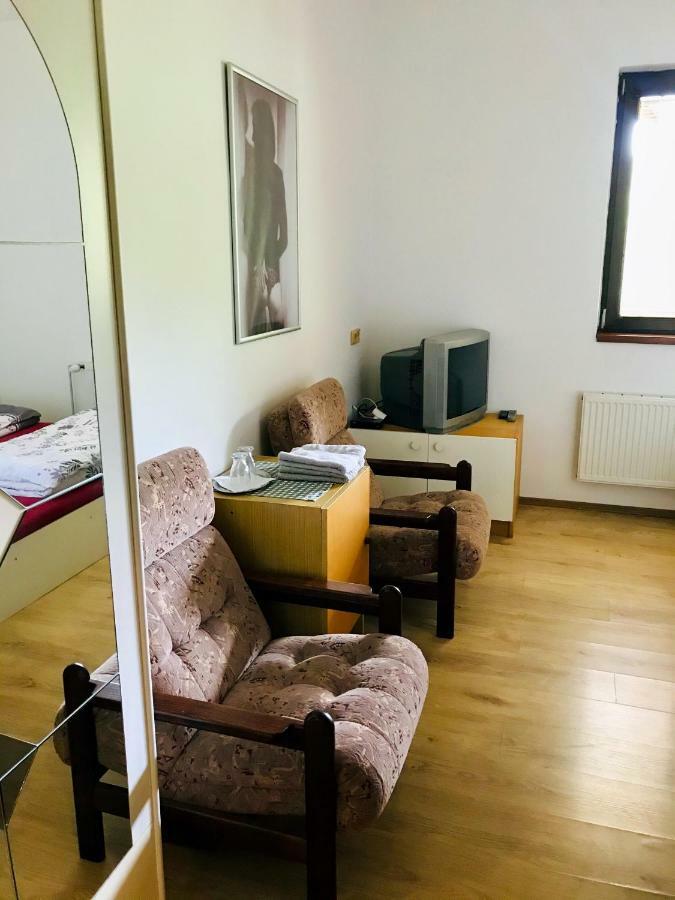 Restaurace Penzion Pod Sumarnikem Tvarozna Lhota Kültér fotó