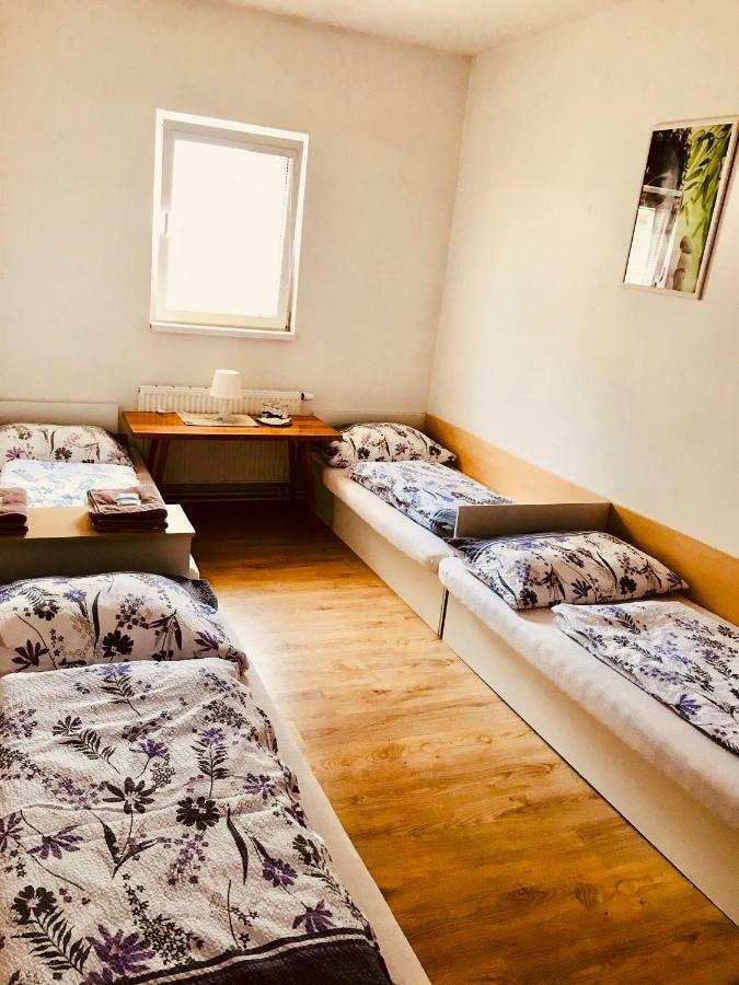 Restaurace Penzion Pod Sumarnikem Tvarozna Lhota Kültér fotó