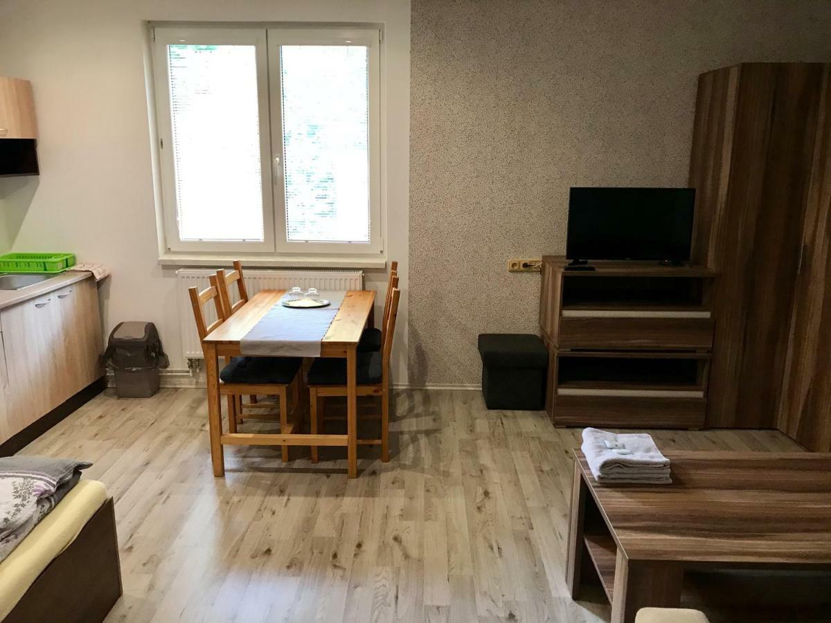 Restaurace Penzion Pod Sumarnikem Tvarozna Lhota Kültér fotó